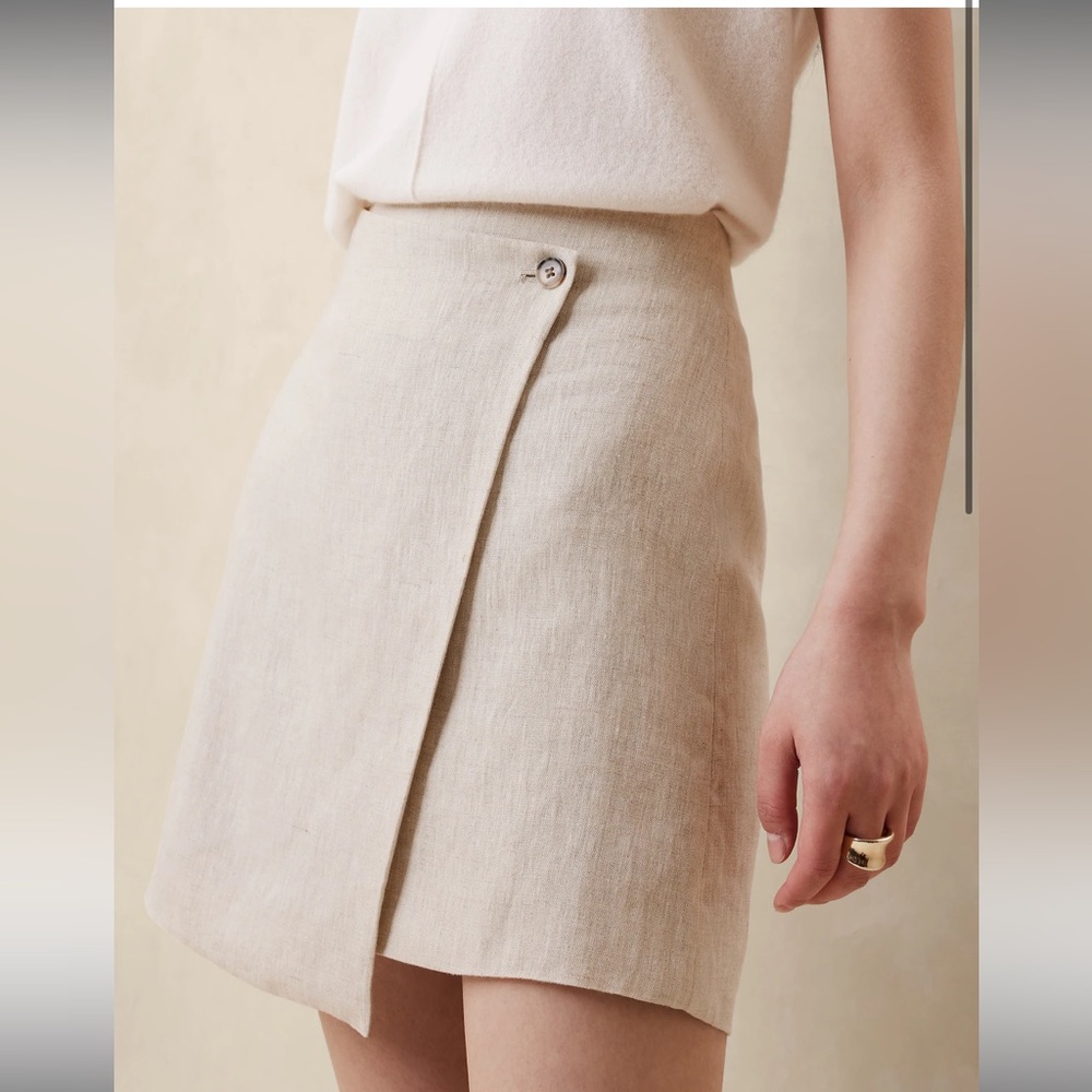 Banana Republic Pale Yellow Linen Mini Skirt with Button Detail